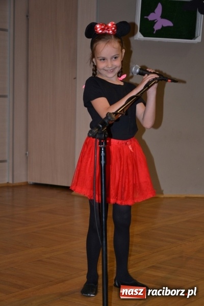 Zdjęcie w galerii na portalu naszraciborz.pl: Taniec i recytacja. Młode talenty na scenie w Tworkowie wiadomości z regionu