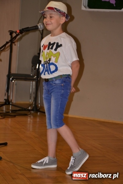 Zdjęcie w galerii na portalu naszraciborz.pl: Taniec i recytacja. Młode talenty na scenie w Tworkowie wiadomości z regionu
