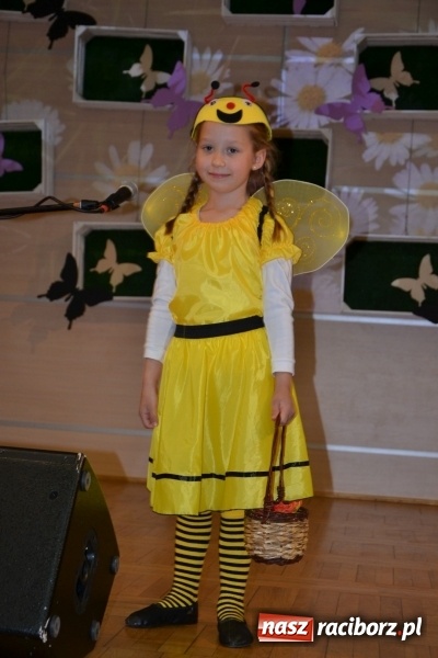 Zdjęcie w galerii na portalu naszraciborz.pl: Taniec i recytacja. Młode talenty na scenie w Tworkowie wiadomości z regionu