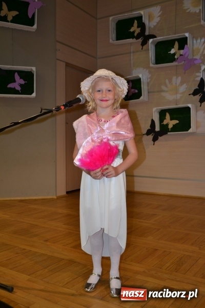 Zdjęcie w galerii na portalu naszraciborz.pl: Taniec i recytacja. Młode talenty na scenie w Tworkowie wiadomości z regionu