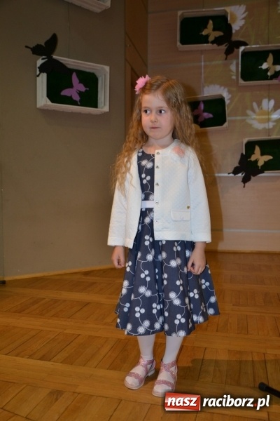 Zdjęcie w galerii na portalu naszraciborz.pl: Taniec i recytacja. Młode talenty na scenie w Tworkowie wiadomości z regionu