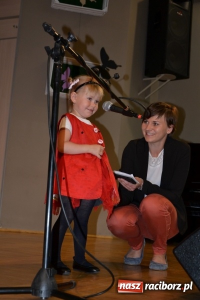 Zdjęcie w galerii na portalu naszraciborz.pl: Taniec i recytacja. Młode talenty na scenie w Tworkowie wiadomości z regionu