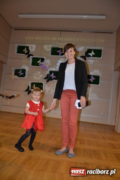 Zdjęcie w galerii na portalu naszraciborz.pl: Taniec i recytacja. Młode talenty na scenie w Tworkowie wiadomości z regionu