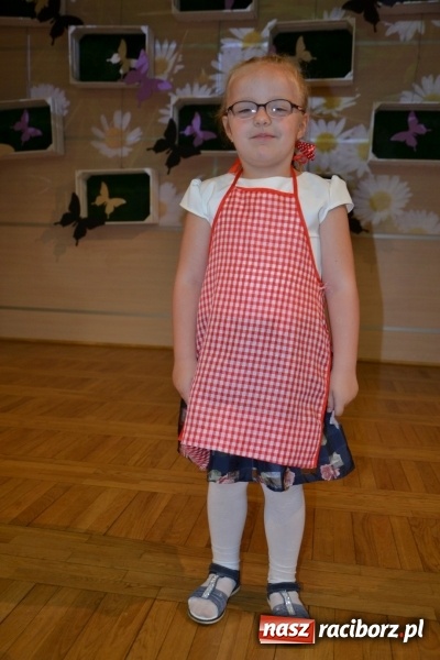 Zdjęcie w galerii na portalu naszraciborz.pl: Taniec i recytacja. Młode talenty na scenie w Tworkowie wiadomości z regionu