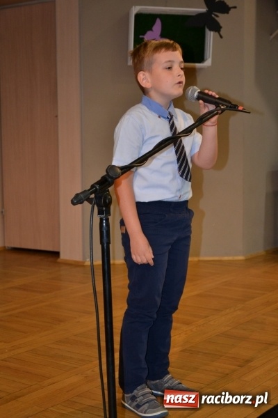 Zdjęcie w galerii na portalu naszraciborz.pl: Taniec i recytacja. Młode talenty na scenie w Tworkowie wiadomości z regionu