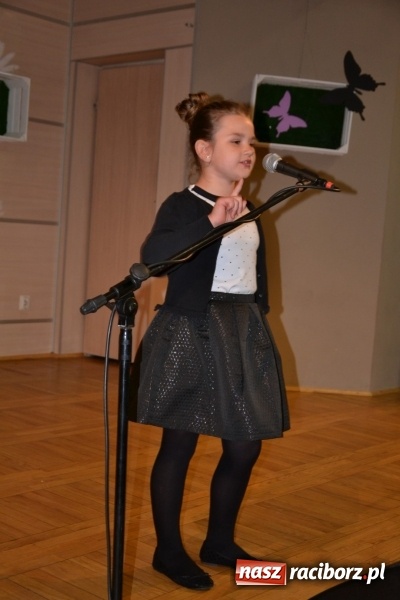 Zdjęcie w galerii na portalu naszraciborz.pl: Taniec i recytacja. Młode talenty na scenie w Tworkowie wiadomości z regionu