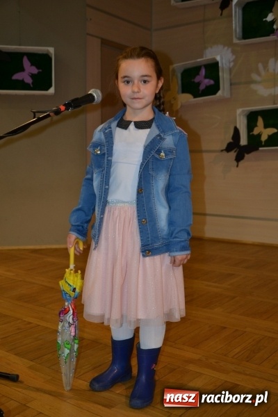 Zdjęcie w galerii na portalu naszraciborz.pl: Taniec i recytacja. Młode talenty na scenie w Tworkowie wiadomości z regionu