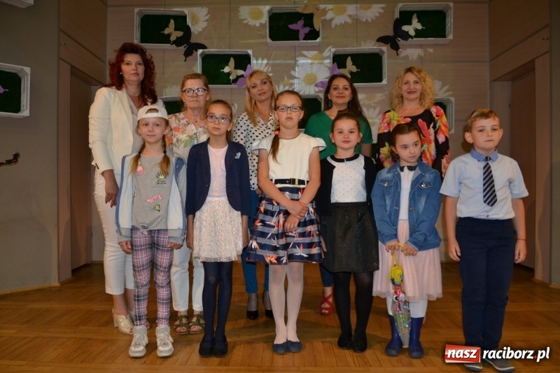 Zdjęcie w galerii na portalu naszraciborz.pl: Taniec i recytacja. Młode talenty na scenie w Tworkowie wiadomości z regionu