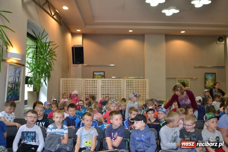 Zdjęcie w galerii na portalu naszraciborz.pl: Taniec i recytacja. Młode talenty na scenie w Tworkowie wiadomości z regionu