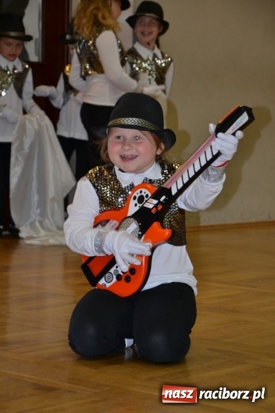 Zdjęcie w galerii na portalu naszraciborz.pl: Taniec i recytacja. Młode talenty na scenie w Tworkowie wiadomości z regionu