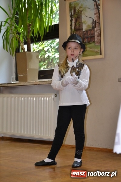 Zdjęcie w galerii na portalu naszraciborz.pl: Taniec i recytacja. Młode talenty na scenie w Tworkowie wiadomości z regionu