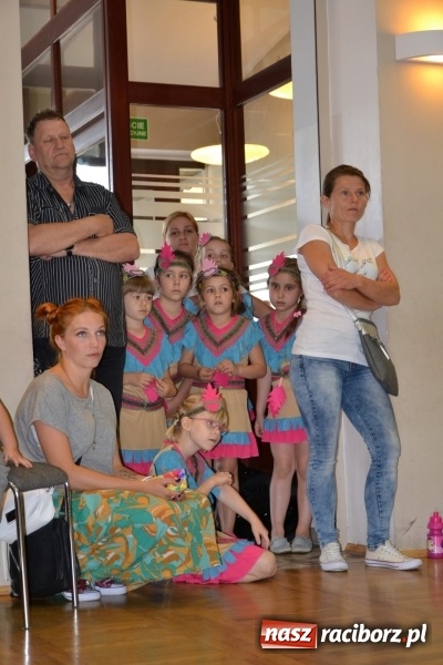 Zdjęcie w galerii na portalu naszraciborz.pl: Taniec i recytacja. Młode talenty na scenie w Tworkowie wiadomości z regionu