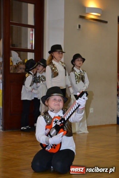 Zdjęcie w galerii na portalu naszraciborz.pl: Taniec i recytacja. Młode talenty na scenie w Tworkowie wiadomości z regionu