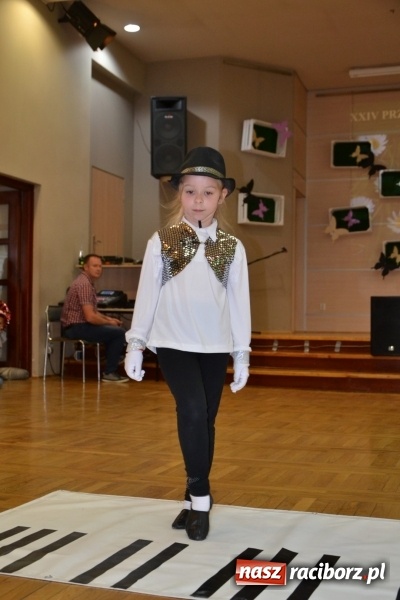 Zdjęcie w galerii na portalu naszraciborz.pl: Taniec i recytacja. Młode talenty na scenie w Tworkowie wiadomości z regionu