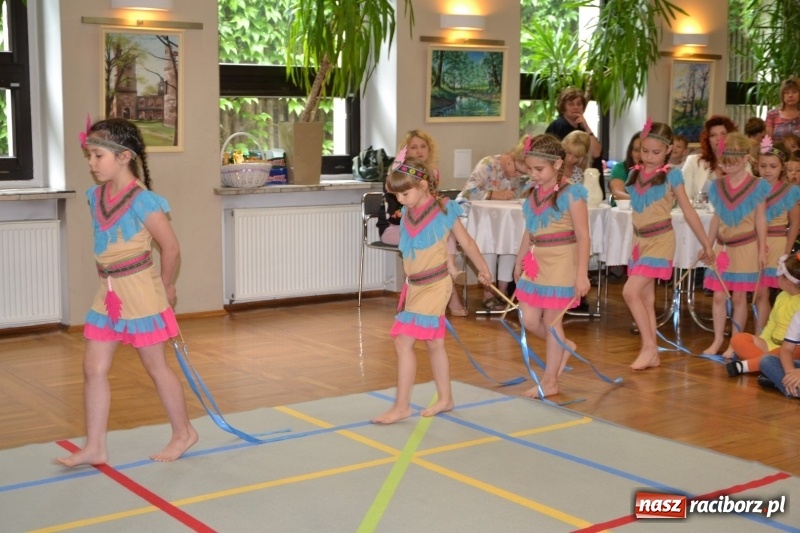 Zdjęcie w galerii na portalu naszraciborz.pl: Taniec i recytacja. Młode talenty na scenie w Tworkowie wiadomości z regionu