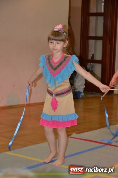 Zdjęcie w galerii na portalu naszraciborz.pl: Taniec i recytacja. Młode talenty na scenie w Tworkowie wiadomości z regionu