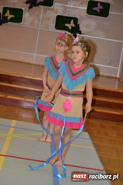 Zdjęcie w galerii na portalu naszraciborz.pl: Taniec i recytacja. Młode talenty na scenie w Tworkowie wiadomości z regionu