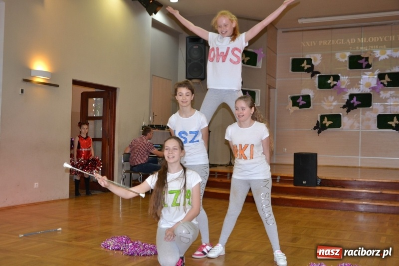 Zdjęcie w galerii na portalu naszraciborz.pl: Taniec i recytacja. Młode talenty na scenie w Tworkowie wiadomości z regionu