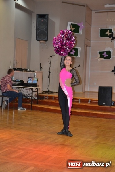 Zdjęcie w galerii na portalu naszraciborz.pl: Taniec i recytacja. Młode talenty na scenie w Tworkowie wiadomości z regionu