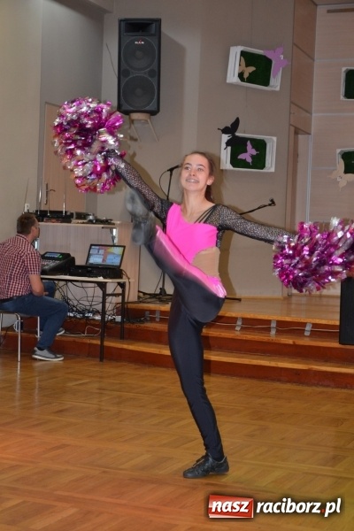 Zdjęcie w galerii na portalu naszraciborz.pl: Taniec i recytacja. Młode talenty na scenie w Tworkowie wiadomości z regionu