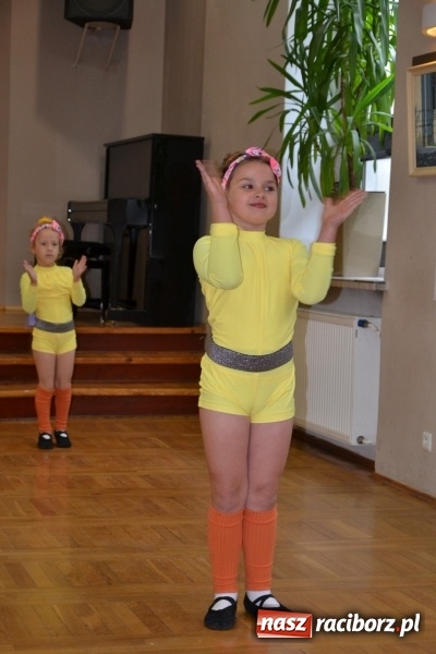 Zdjęcie w galerii na portalu naszraciborz.pl: Taniec i recytacja. Młode talenty na scenie w Tworkowie wiadomości z regionu