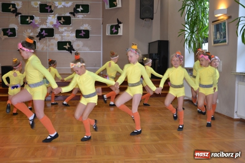 Zdjęcie w galerii na portalu naszraciborz.pl: Taniec i recytacja. Młode talenty na scenie w Tworkowie wiadomości z regionu