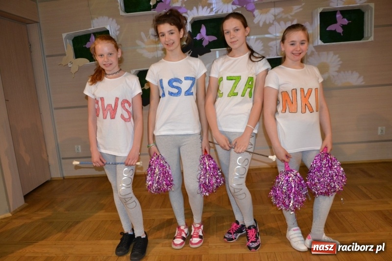 Zdjęcie w galerii na portalu naszraciborz.pl: Taniec i recytacja. Młode talenty na scenie w Tworkowie wiadomości z regionu