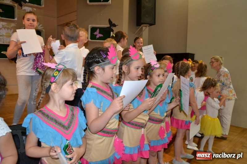 Zdjęcie w galerii na portalu naszraciborz.pl: Taniec i recytacja. Młode talenty na scenie w Tworkowie wiadomości z regionu