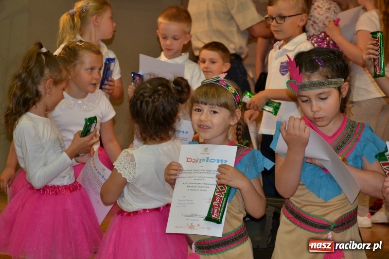 Zdjęcie w galerii na portalu naszraciborz.pl: Taniec i recytacja. Młode talenty na scenie w Tworkowie wiadomości z regionu