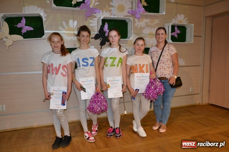 Zdjęcie w galerii na portalu naszraciborz.pl: Taniec i recytacja. Młode talenty na scenie w Tworkowie wiadomości z regionu