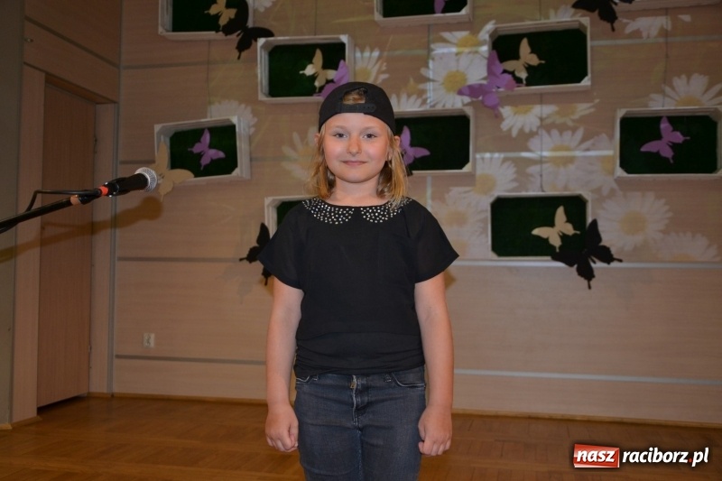 Zdjęcie w galerii na portalu naszraciborz.pl: Taniec i recytacja. Młode talenty na scenie w Tworkowie wiadomości z regionu