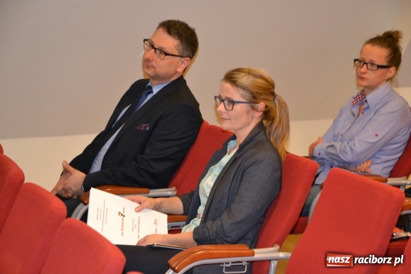 Zdjęcie w galerii na portalu naszraciborz.pl: Moje BEZPIECZNE(?) Dziecko – nauczyciele dyskutowali na zamku wiadomości z regionu