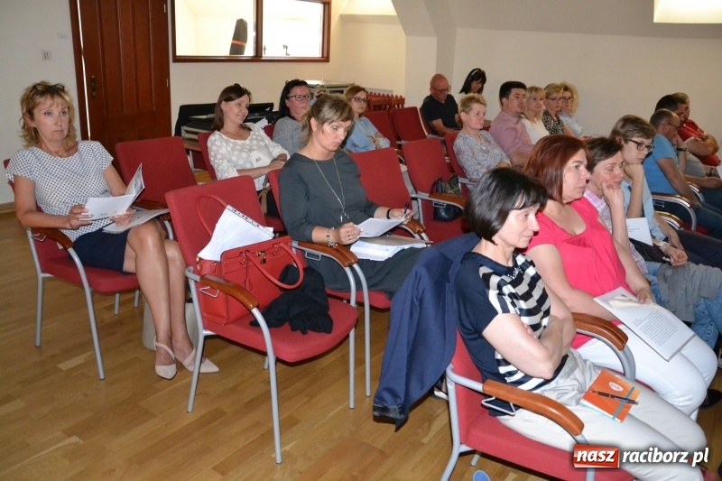 Zdjęcie w galerii na portalu naszraciborz.pl: Moje BEZPIECZNE(?) Dziecko – nauczyciele dyskutowali na zamku wiadomości z regionu