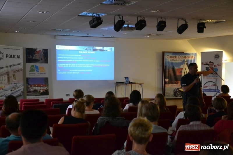 Zdjęcie w galerii na portalu naszraciborz.pl: Moje BEZPIECZNE(?) Dziecko – nauczyciele dyskutowali na zamku wiadomości z regionu