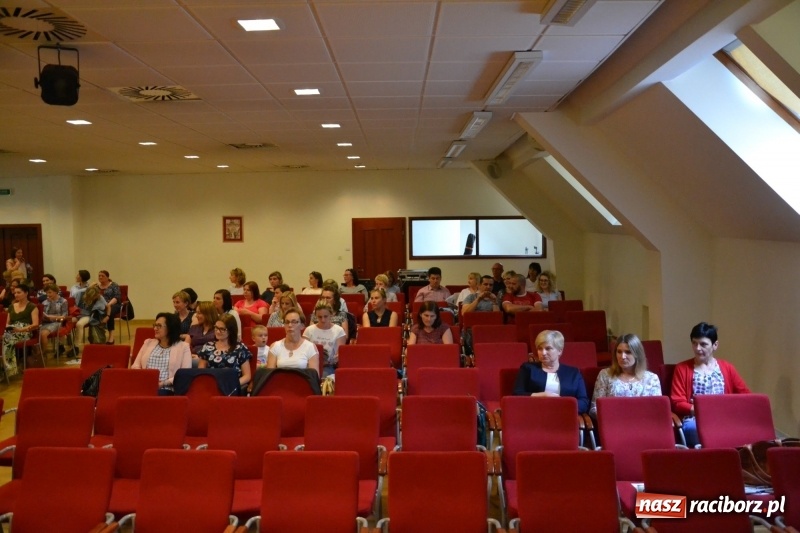 Zdjęcie w galerii na portalu naszraciborz.pl: Moje BEZPIECZNE(?) Dziecko – nauczyciele dyskutowali na zamku wiadomości z regionu