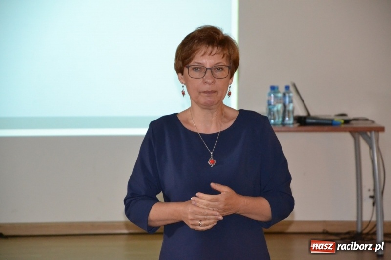 Zdjęcie w galerii na portalu naszraciborz.pl: Moje BEZPIECZNE(?) Dziecko – nauczyciele dyskutowali na zamku wiadomości z regionu