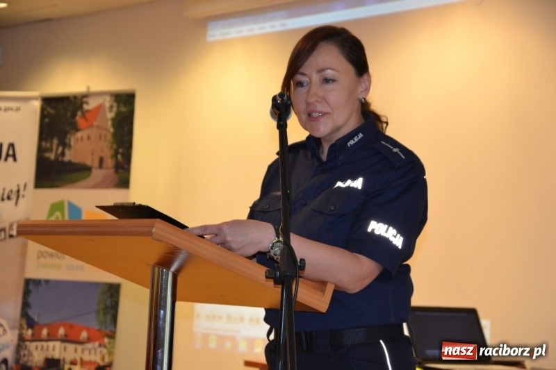 Zdjęcie w galerii na portalu naszraciborz.pl: Moje BEZPIECZNE(?) Dziecko – nauczyciele dyskutowali na zamku wiadomości z regionu