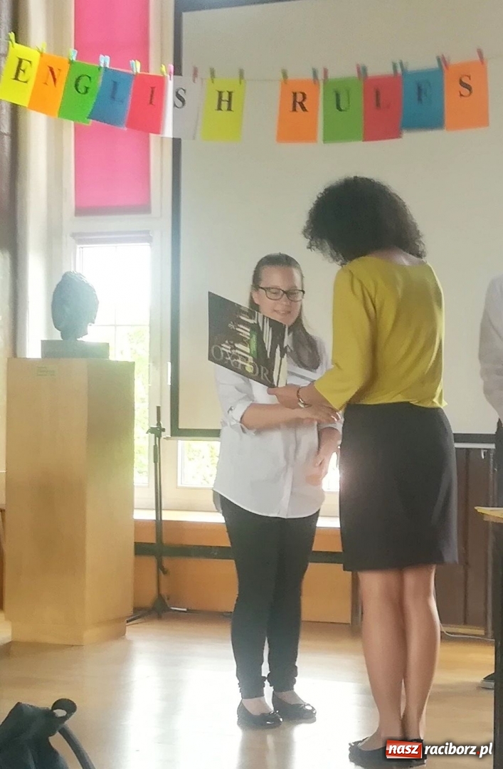 Zdjęcie w galerii na portalu naszraciborz.pl: Karolina z Nędzy najlepsza w powiecie z języka angielskiego  wiadomości z regionu