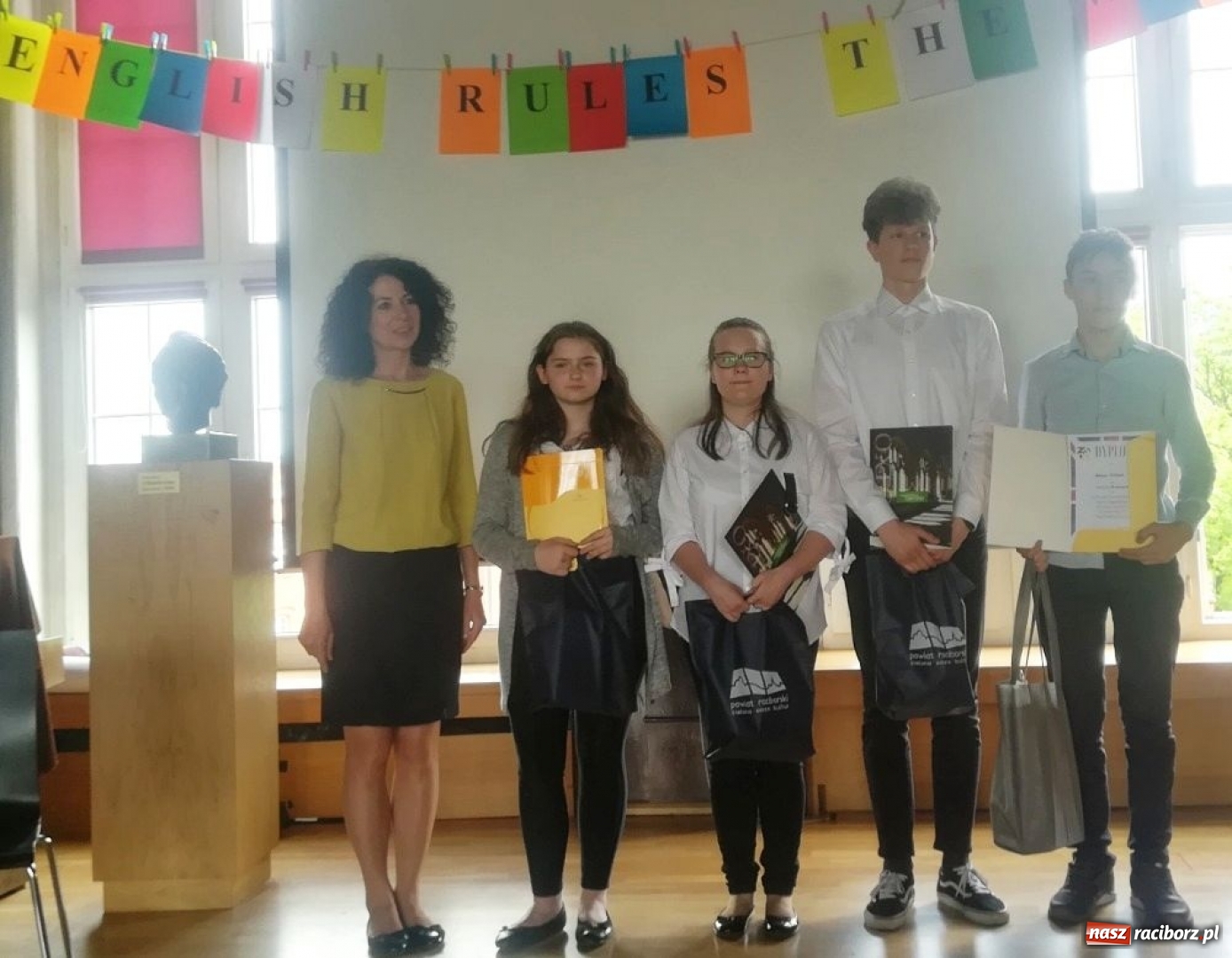 Zdjęcie w galerii na portalu naszraciborz.pl: Karolina z Nędzy najlepsza w powiecie z języka angielskiego  wiadomości z regionu