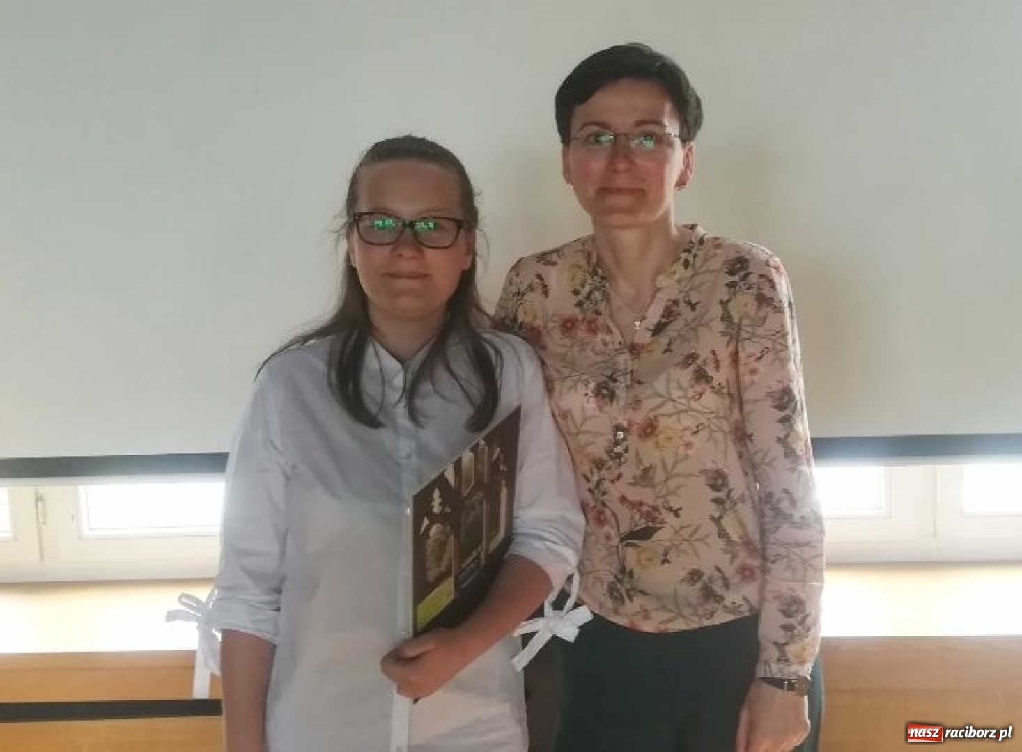 Zdjęcie w galerii na portalu naszraciborz.pl: Karolina z Nędzy najlepsza w powiecie z języka angielskiego  wiadomości z regionu