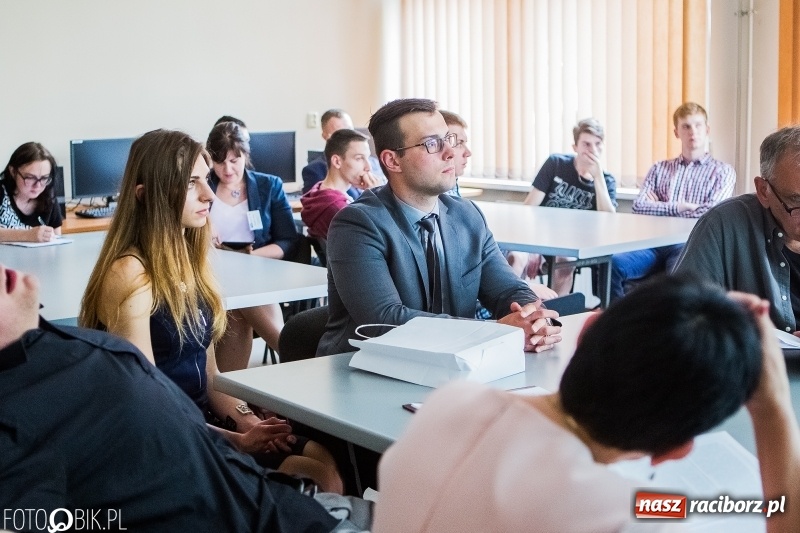 Zdjęcie w galerii na portalu naszraciborz.pl: Zrównoważony rozwój jako miernik postępu. Dyskusja panelowa w PWSZ wiadomości z regionu