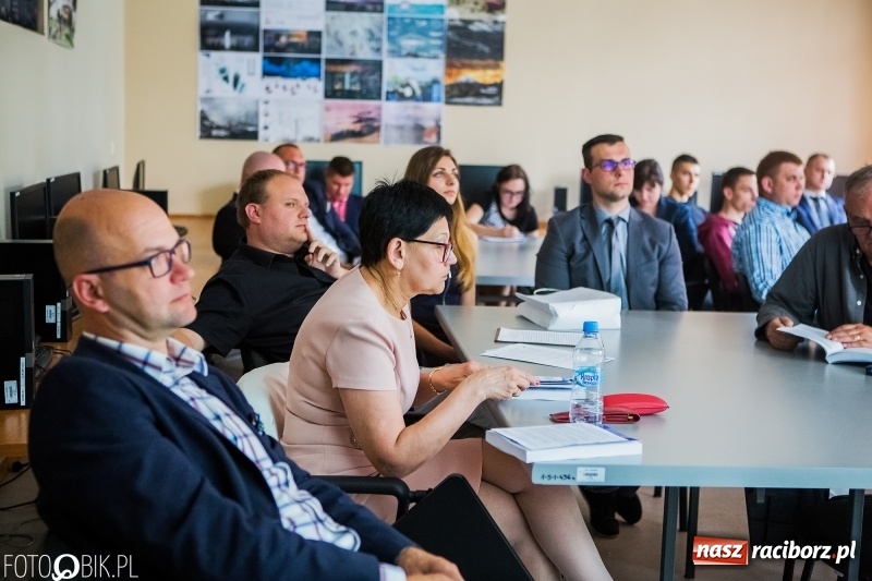 Zdjęcie w galerii na portalu naszraciborz.pl: Zrównoważony rozwój jako miernik postępu. Dyskusja panelowa w PWSZ wiadomości z regionu