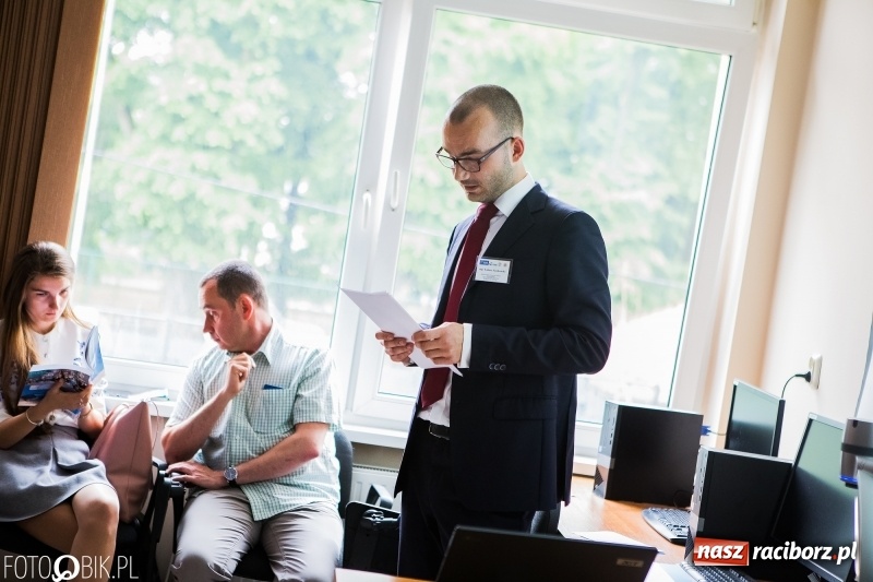 Zdjęcie w galerii na portalu naszraciborz.pl: Zrównoważony rozwój jako miernik postępu. Dyskusja panelowa w PWSZ wiadomości z regionu