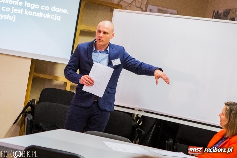 Zdjęcie w galerii na portalu naszraciborz.pl: Zrównoważony rozwój jako miernik postępu. Dyskusja panelowa w PWSZ wiadomości z regionu