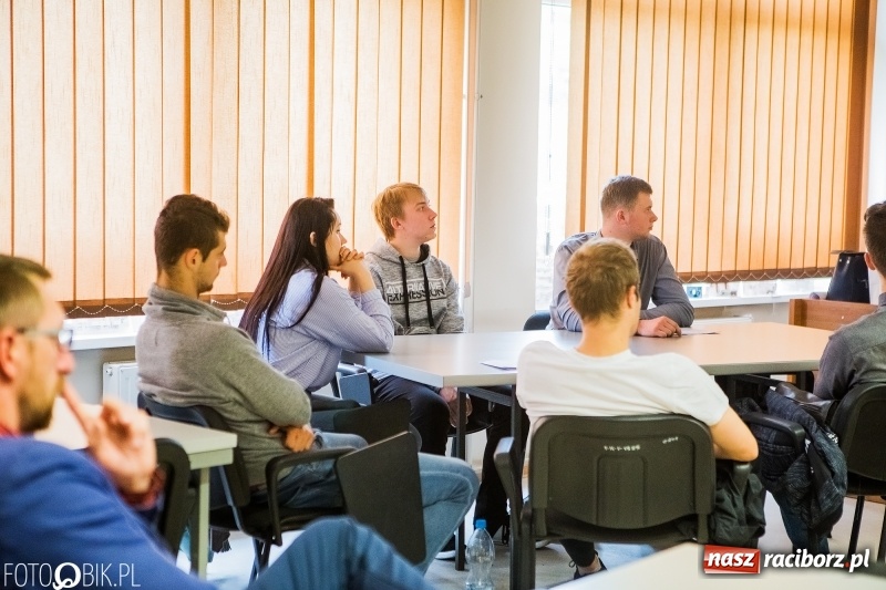 Zdjęcie w galerii na portalu naszraciborz.pl: Zrównoważony rozwój jako miernik postępu. Dyskusja panelowa w PWSZ wiadomości z regionu