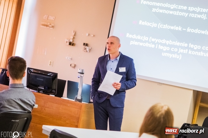 Zdjęcie w galerii na portalu naszraciborz.pl: Zrównoważony rozwój jako miernik postępu. Dyskusja panelowa w PWSZ wiadomości z regionu