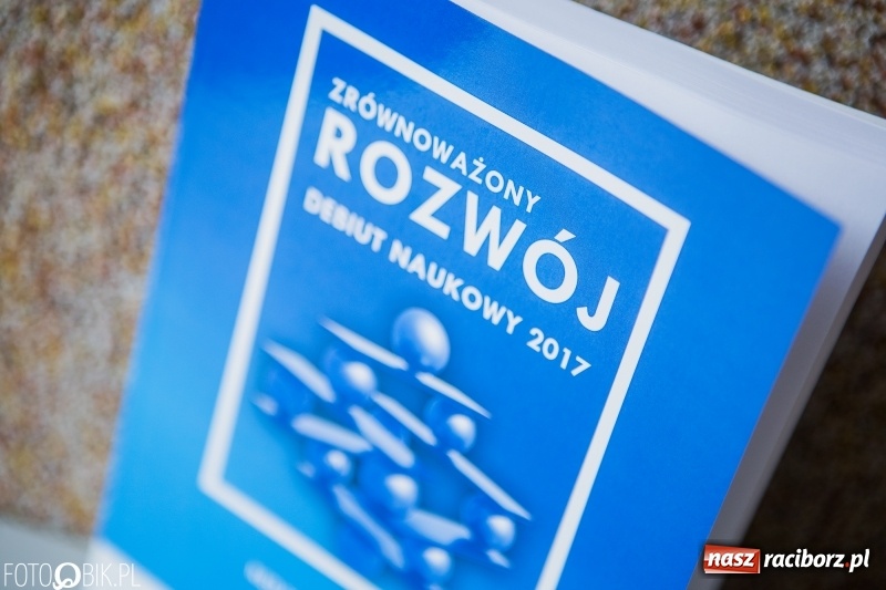 Zdjęcie w galerii na portalu naszraciborz.pl: Zrównoważony rozwój jako miernik postępu. Dyskusja panelowa w PWSZ wiadomości z regionu