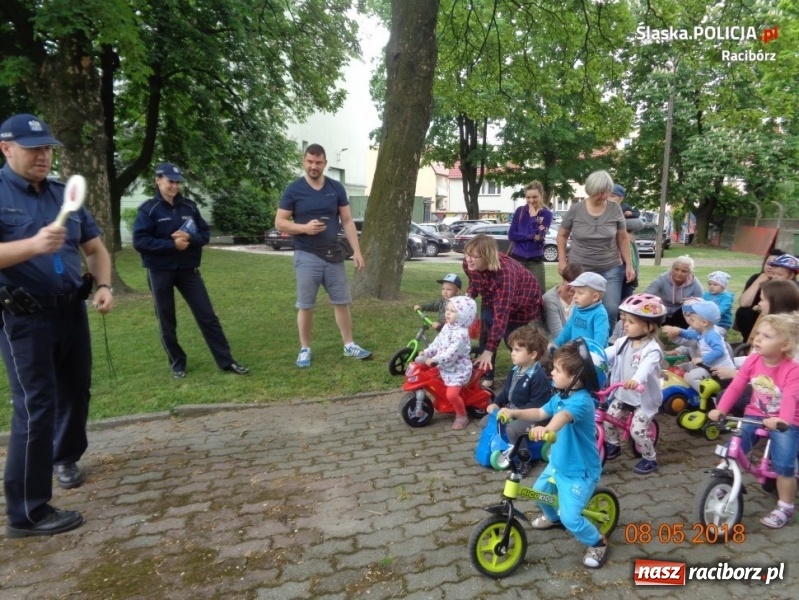 Zdjęcie w galerii na portalu naszraciborz.pl: Turniej rowerowy przedszkolaków pod czujnym okiem dzielnicowych wiadomości z regionu