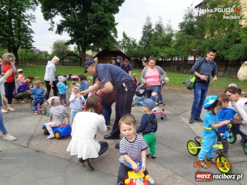 Zdjęcie w galerii na portalu naszraciborz.pl: Turniej rowerowy przedszkolaków pod czujnym okiem dzielnicowych wiadomości z regionu