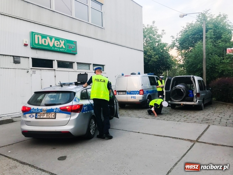 Zdjęcie w galerii na portalu naszraciborz.pl: Nietrzeźwy 62-latek uciekał przed policją. Skończyło się kolizją z radiowozem wiadomości z regionu